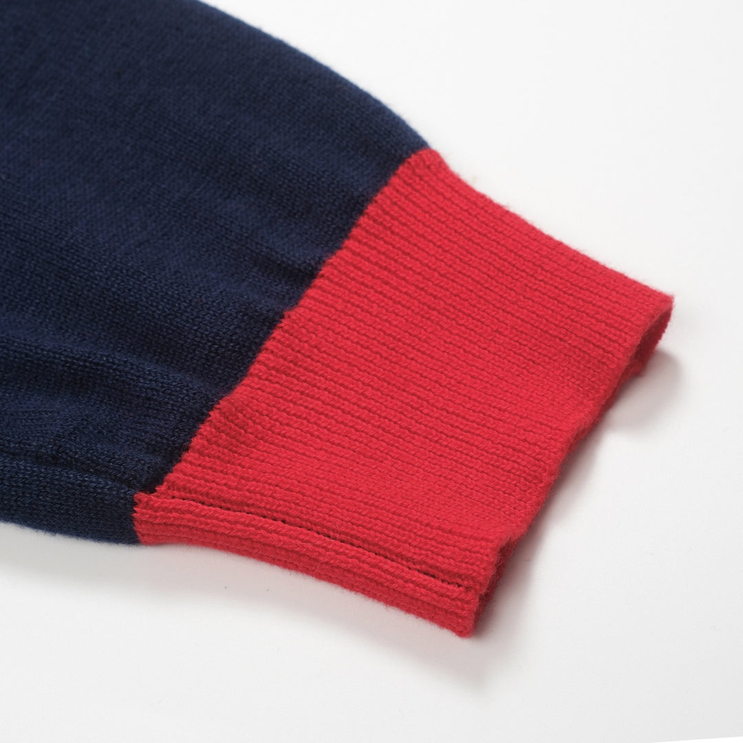 Mörkblå, regnbågsrandig stickad V-ringad dam