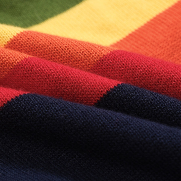 Mörkblå, regnbågsrandig stickad V-ringad dam