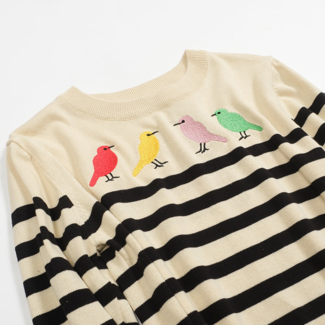Maglieria da donna con uccellini ricamati a righe color albicocca