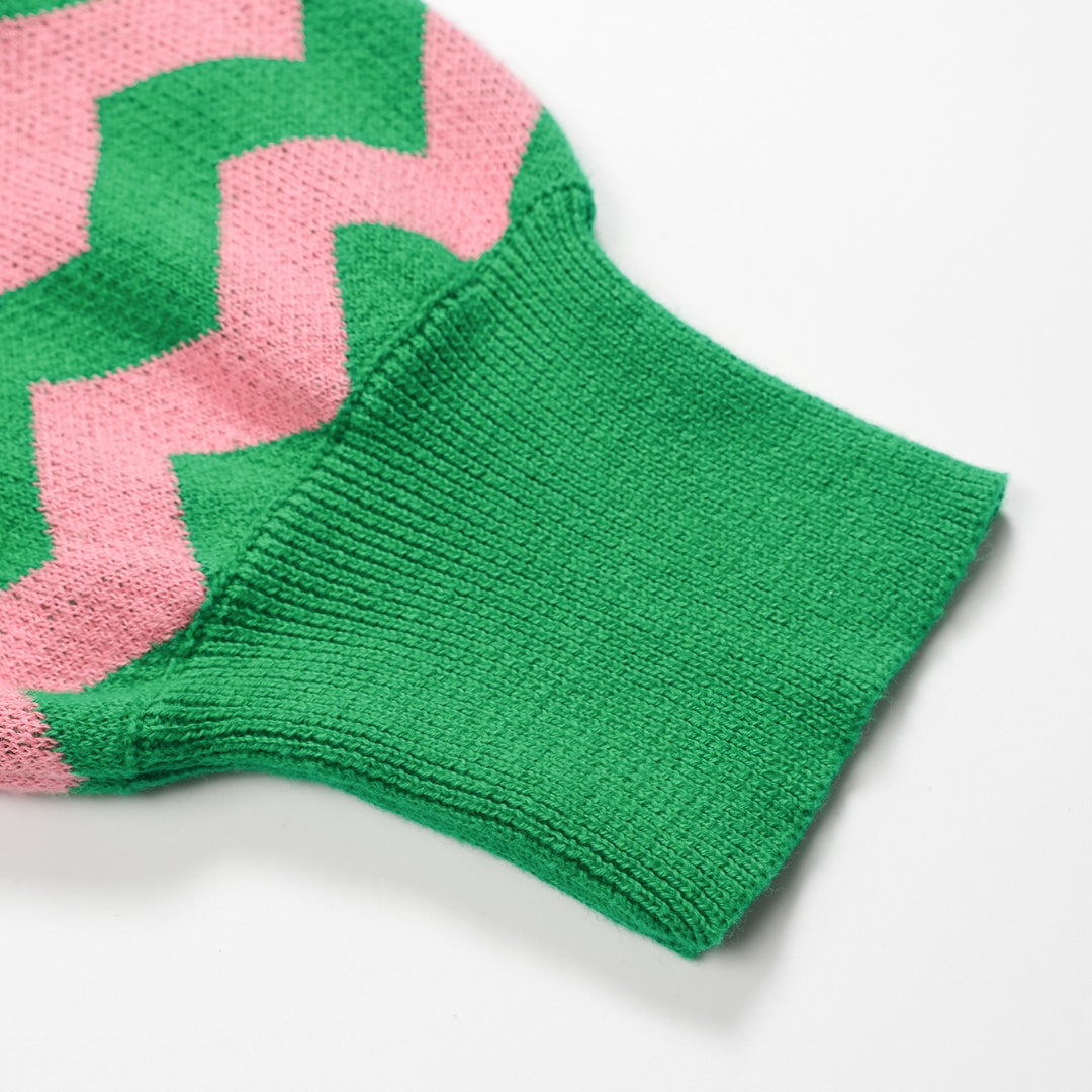 Grön tand randig ärm för kvinnor med V-ringad sticka