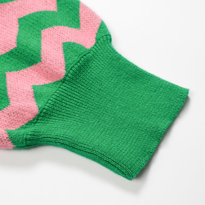 Grön tand randig ärm för kvinnor med V-ringad sticka