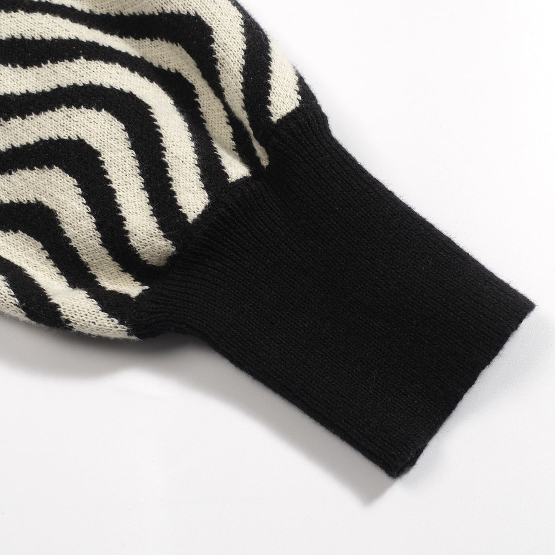 Kvinnors stickade plagg med puffärm i svart solrosjacquard