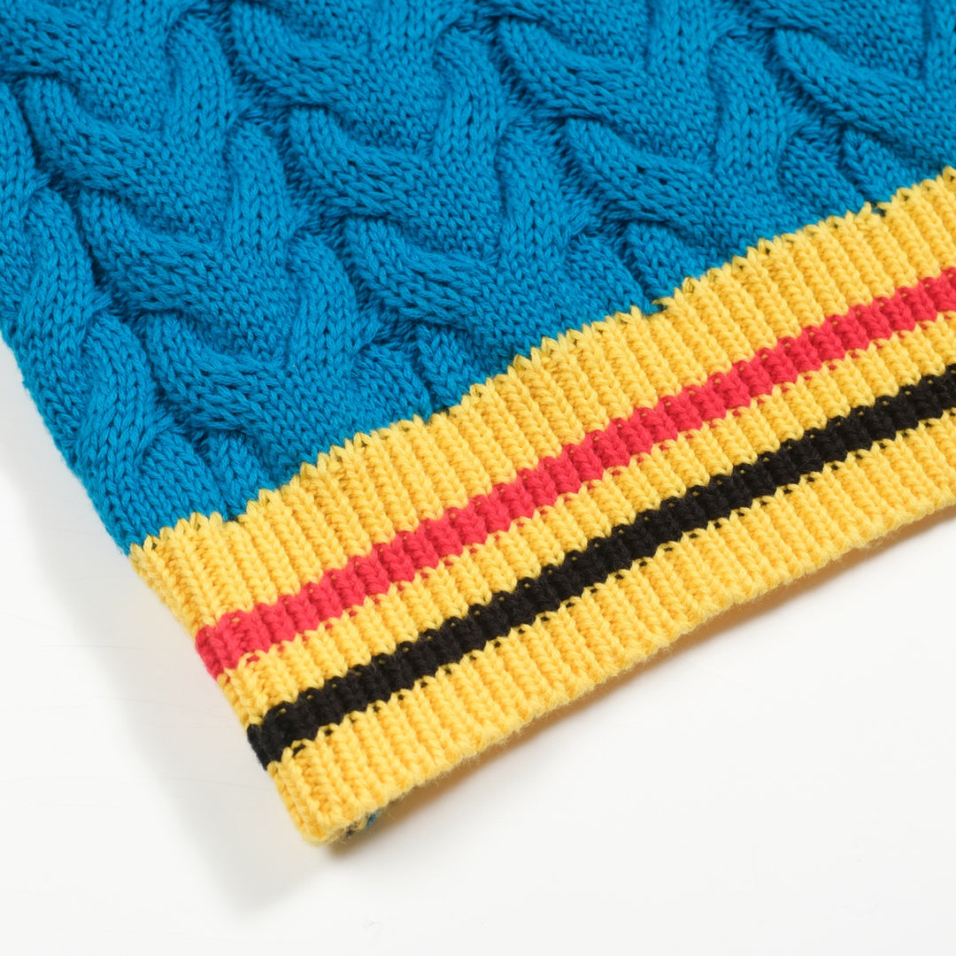 Jersey de punto azul con cuello de pico y estética retro para hombre