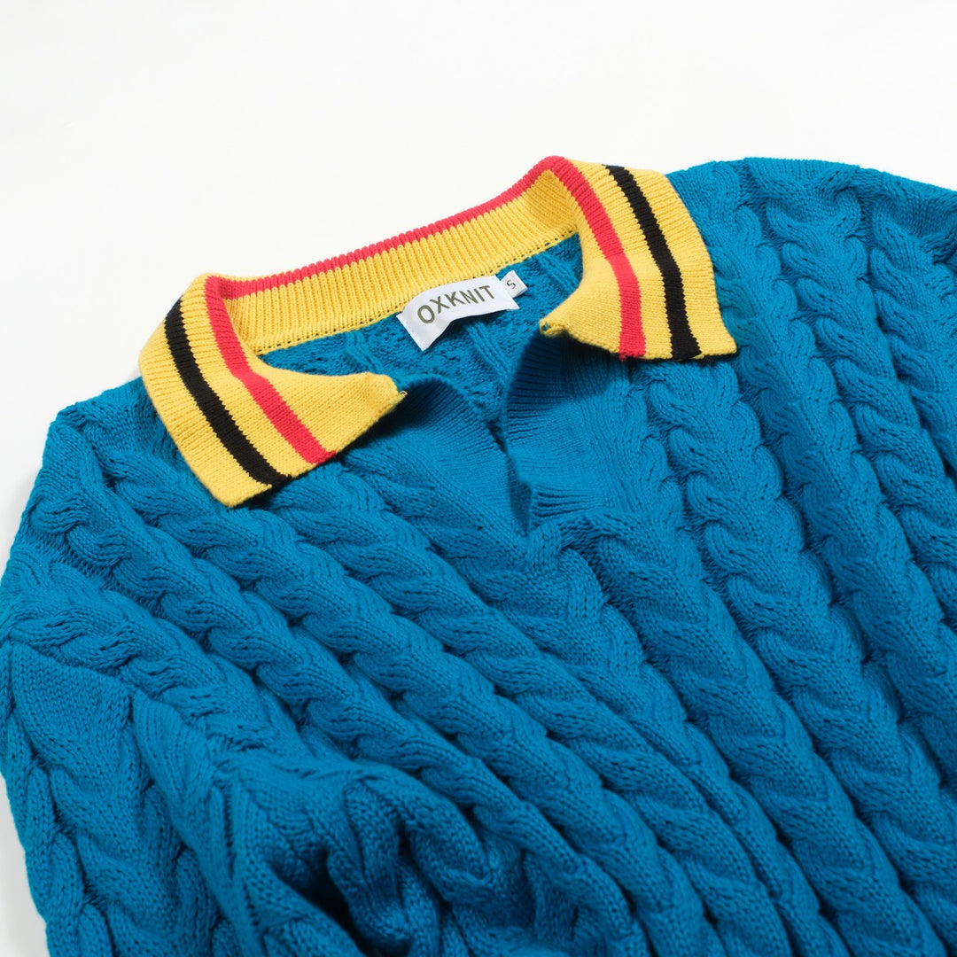 Jersey de punto azul con cuello de pico y estética retro para hombre