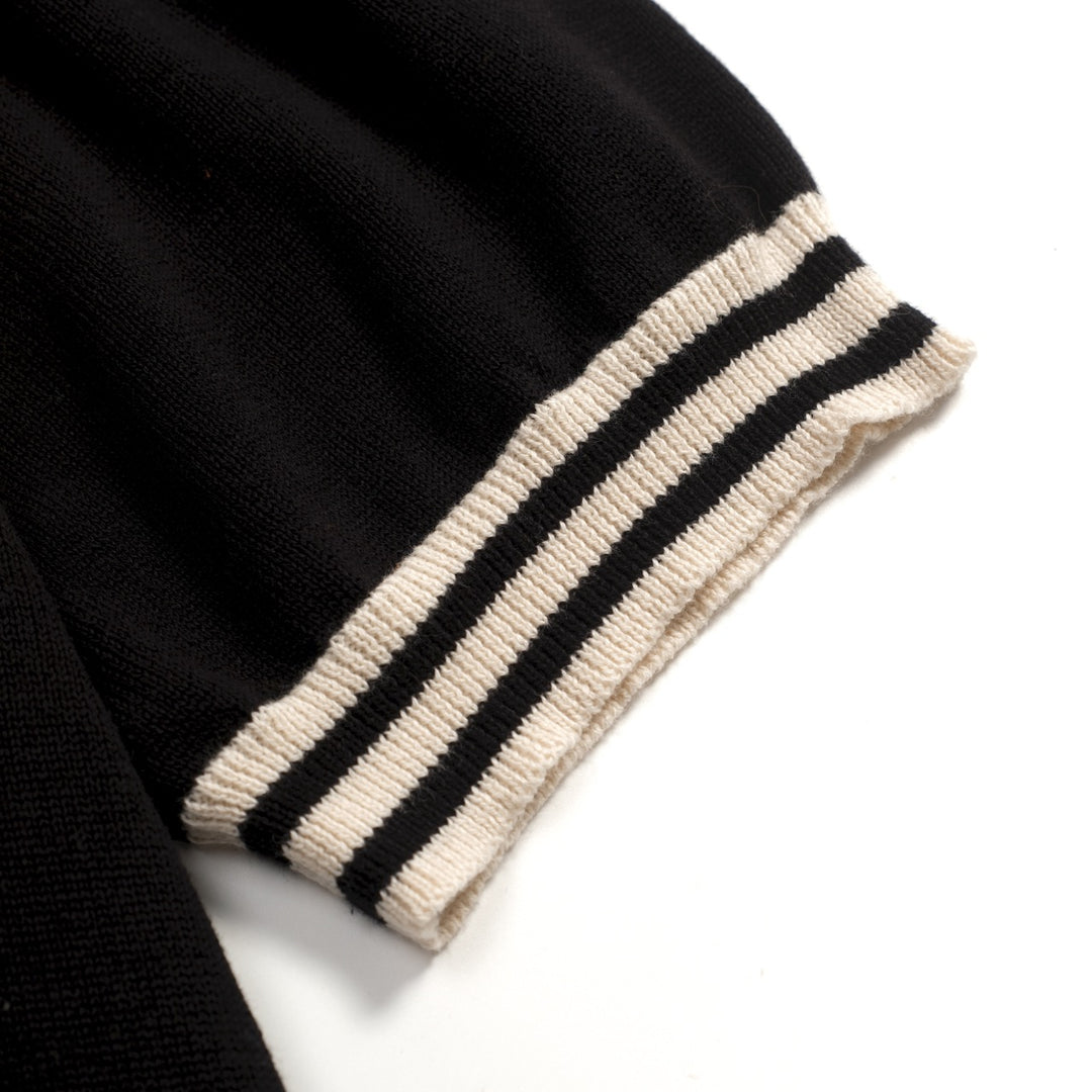 Ανδρική πλεκτή ζακέτα με μαύρη ρετρό ριγέ τέχνης