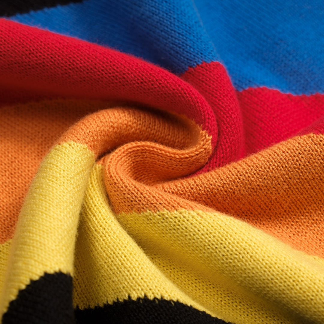 Ανδρική πλεκτή ζακέτα με μαύρη ρετρό ριγέ τέχνης