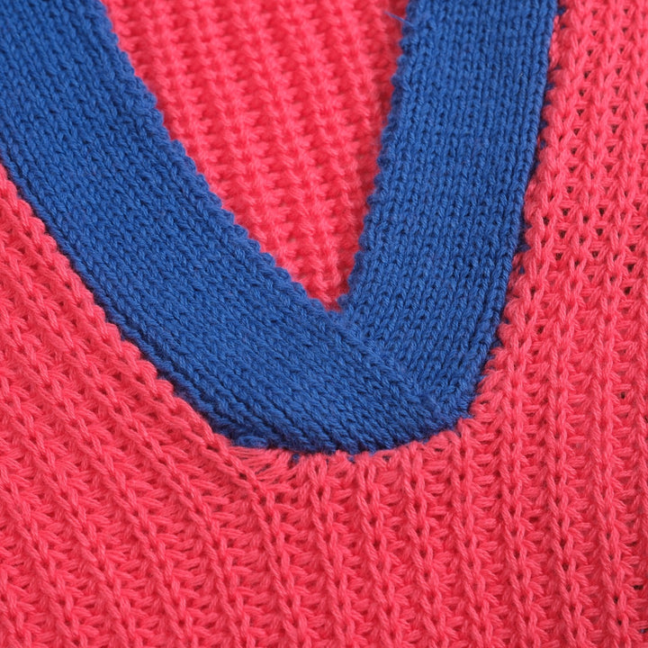 Rosröd pikétröja för män med V-ringad textur och känsla