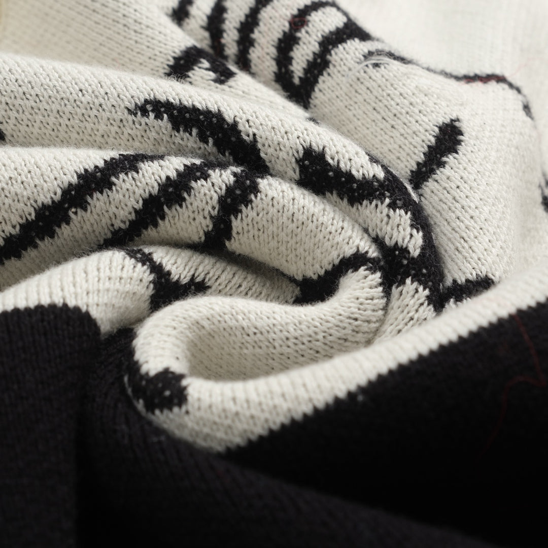 Women's black and white collage cat jacquard vintage knitwear