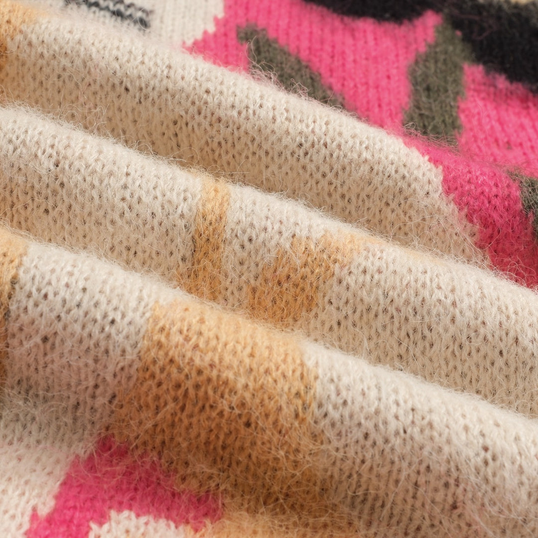 Damer i rosa, blommig jacquardstickad plysch