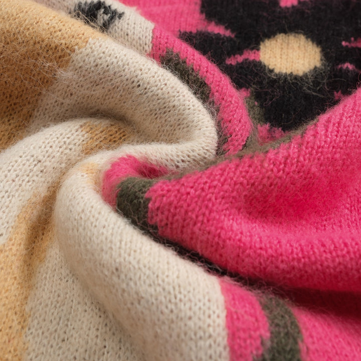 Damer i rosa, blommig jacquardstickad plysch