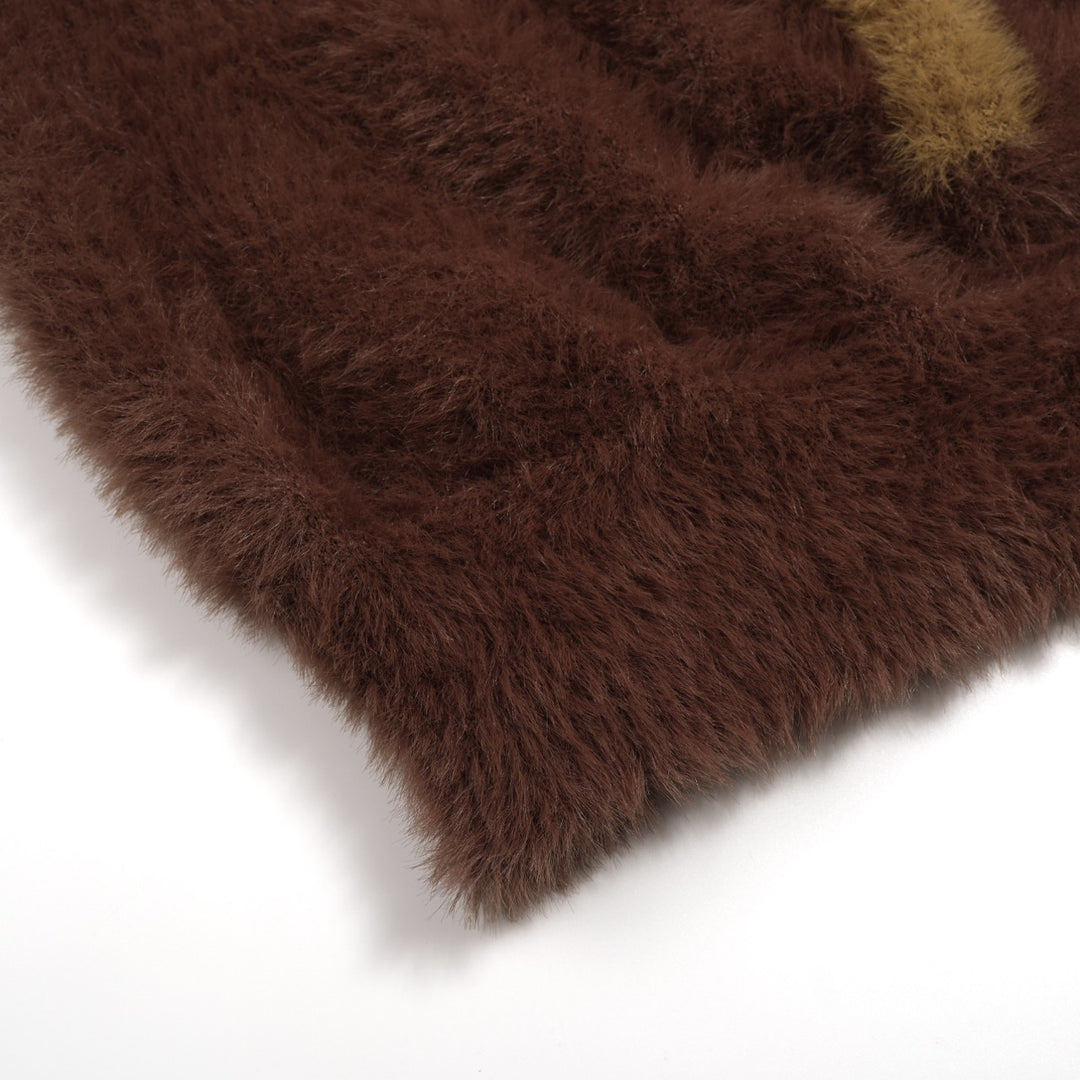 Polo de hombre con cuello de pico en punto felpa floral marrón