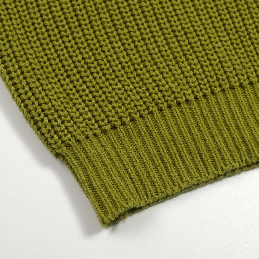 Camisa pólo retrô masculina verde com gola V e cor bloqueada