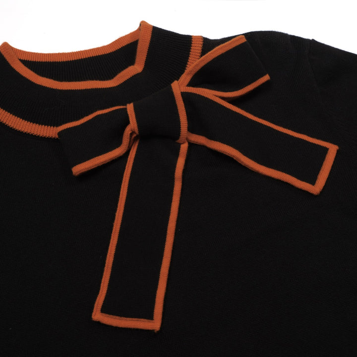 Polo da donna in maglia nera alla moda retrò street art