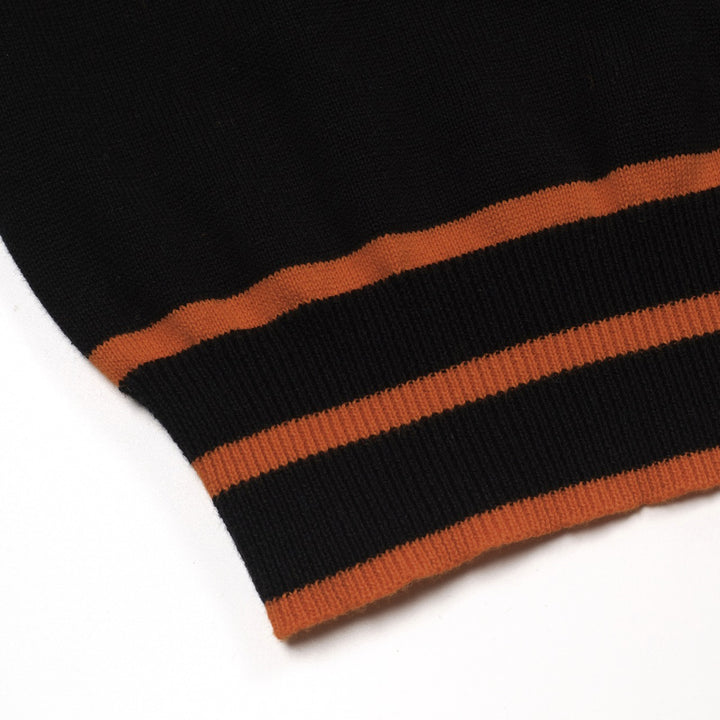 Polo da donna in maglia nera alla moda retrò street art