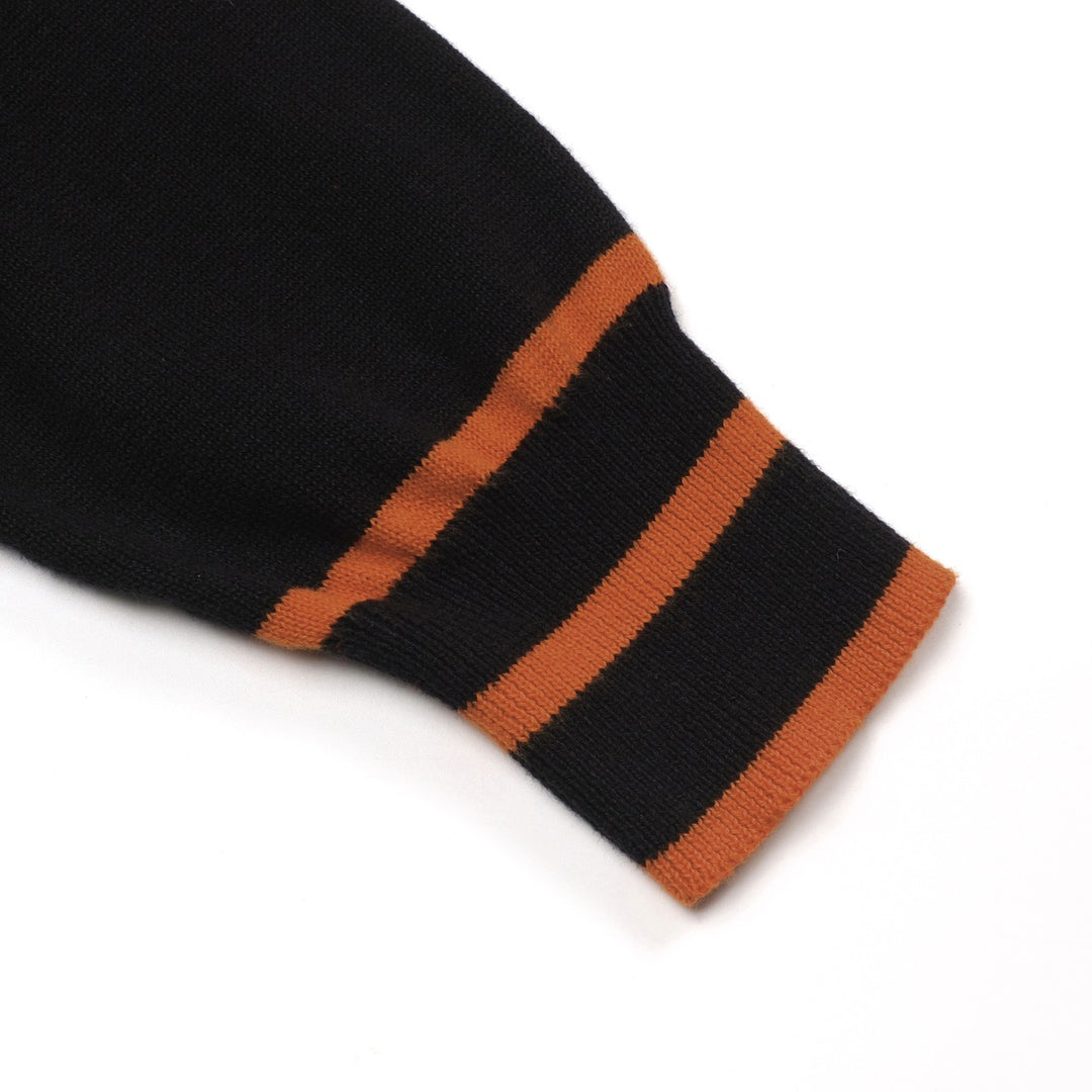 Polo da donna in maglia nera alla moda retrò street art