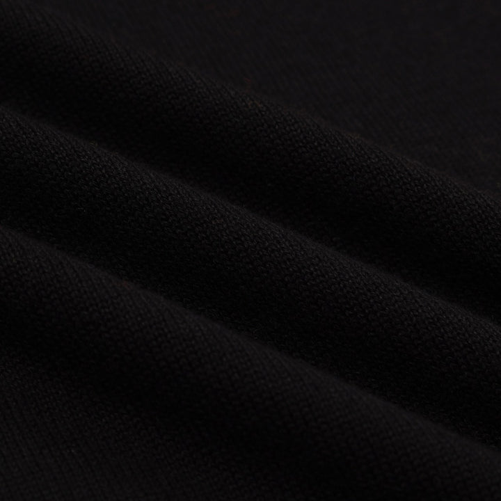 Polo da donna in maglia nera alla moda retrò street art