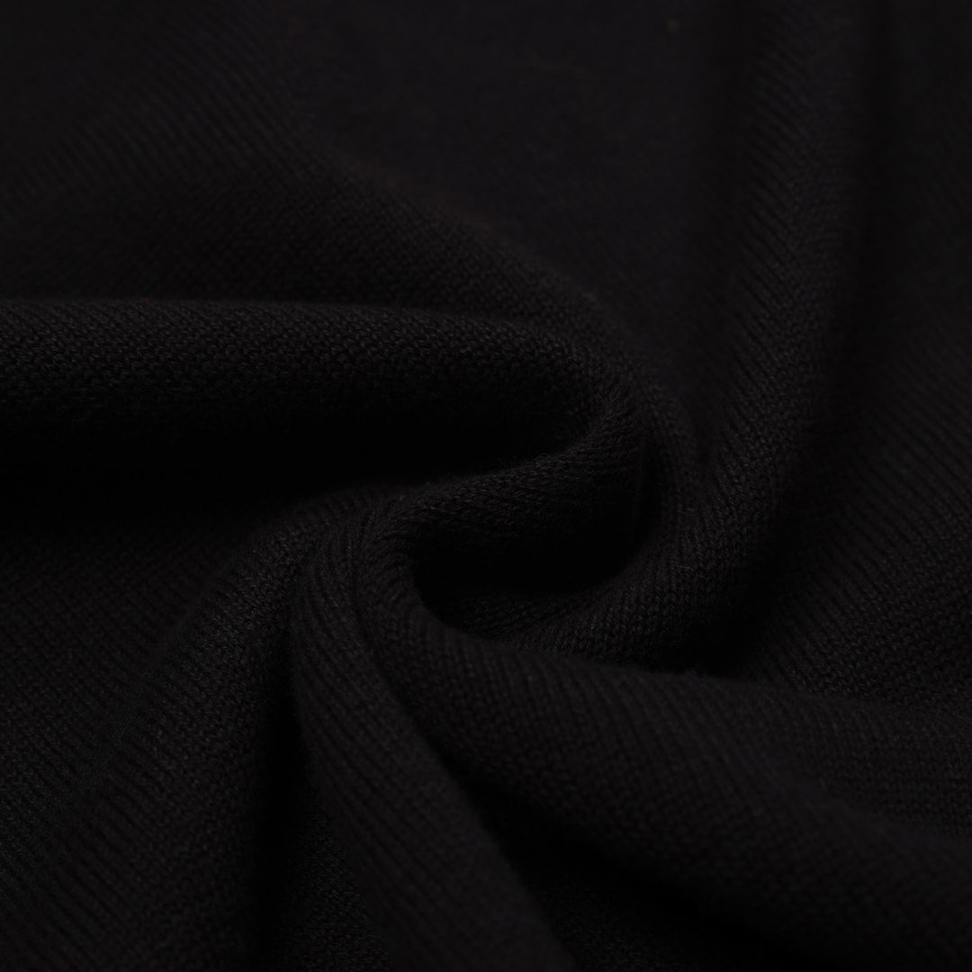 Polo da donna in maglia nera alla moda retrò street art