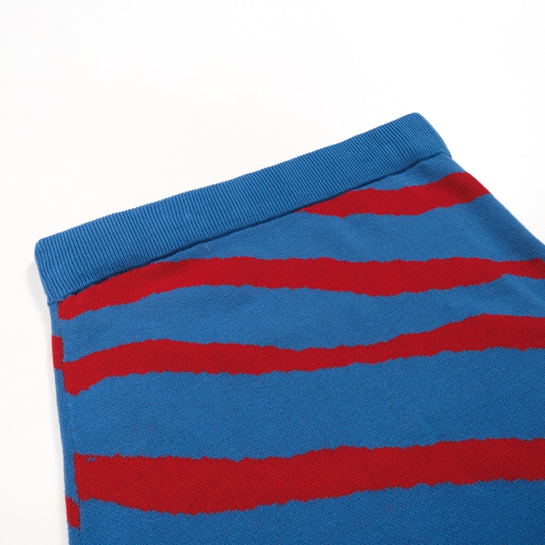 Stribet jakkesæt med broderet svaletop nederdel til kvinder