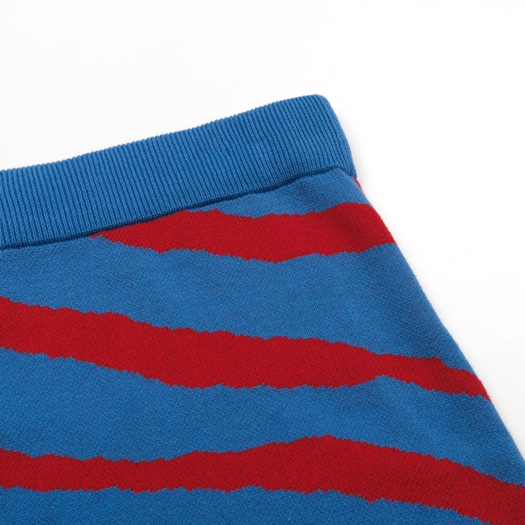 Stribet jakkesæt med broderet svaletop nederdel til kvinder