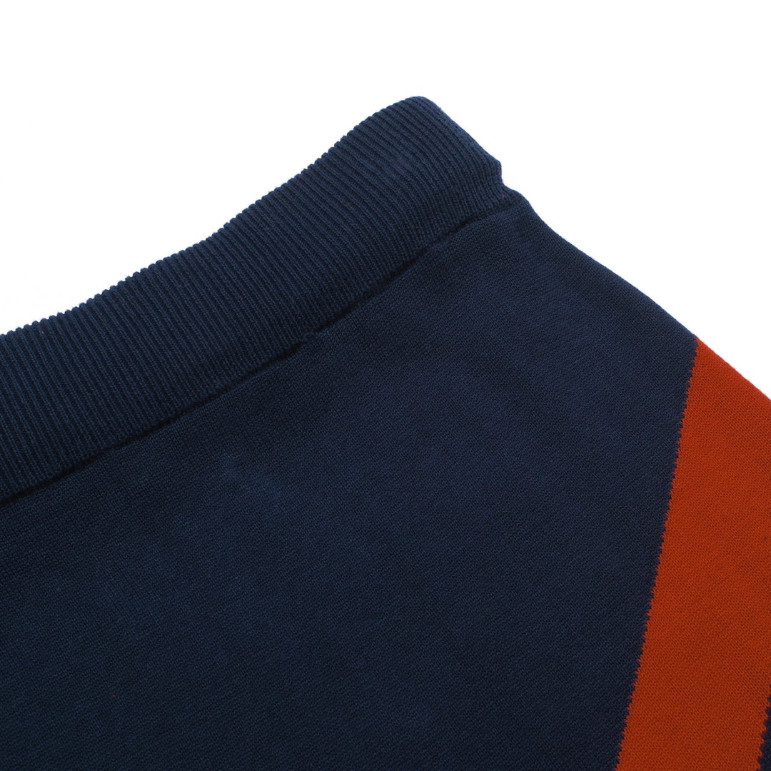 Terno feminino com saia de malha listrada azul escuro