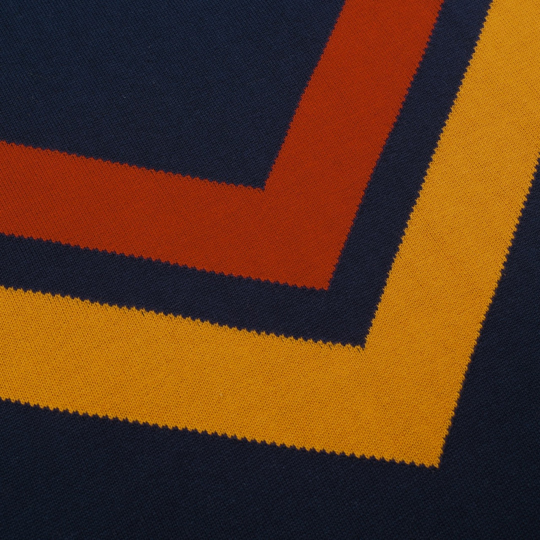 Terno feminino com saia de malha listrada azul escuro