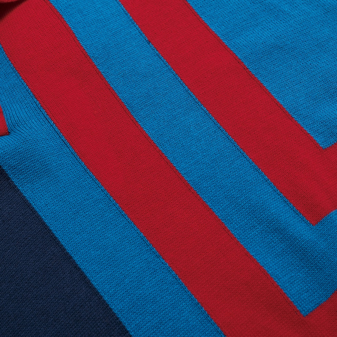 Donkerblauwe retro gebreide herenpolo met onregelmatige strepen