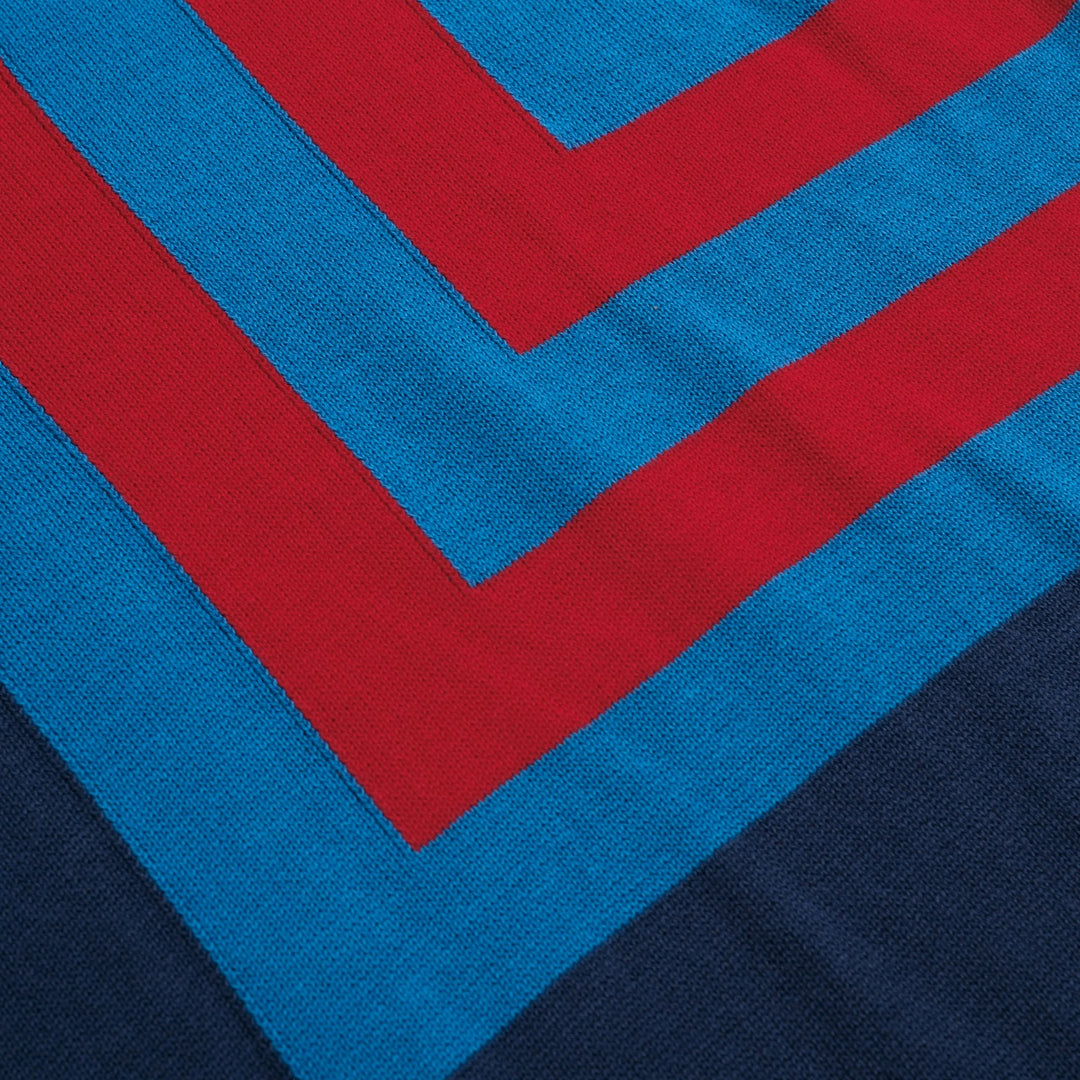 Donkerblauwe retro gebreide herenpolo met onregelmatige strepen