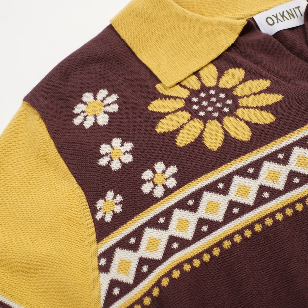 Bruine, retro grafische gebreide herenpolo met V-hals