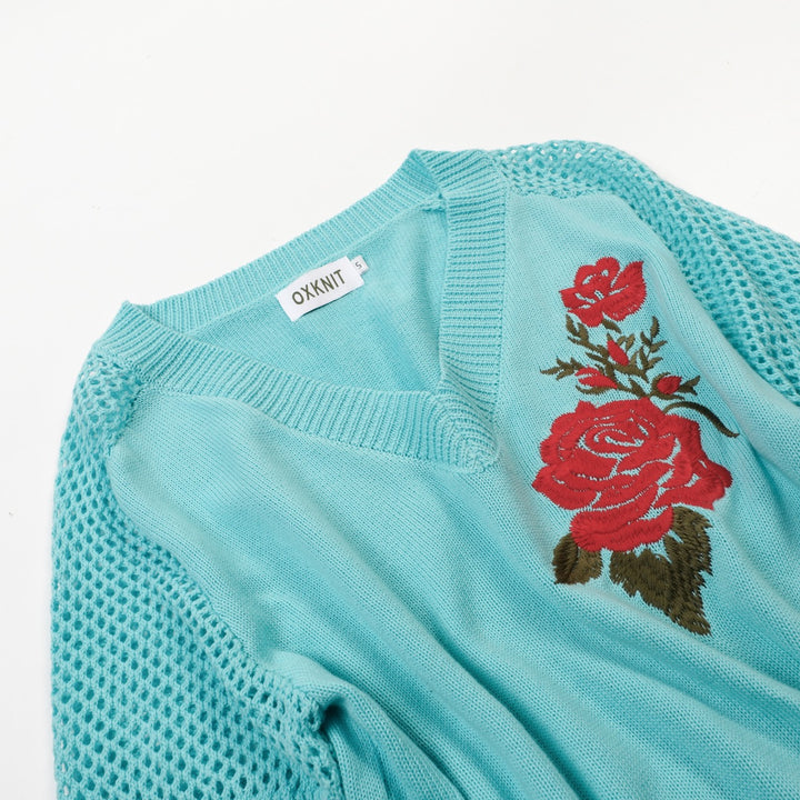 Mintgrön 1960-tals rosébroderad V-ringad T-shirt för kvinnor