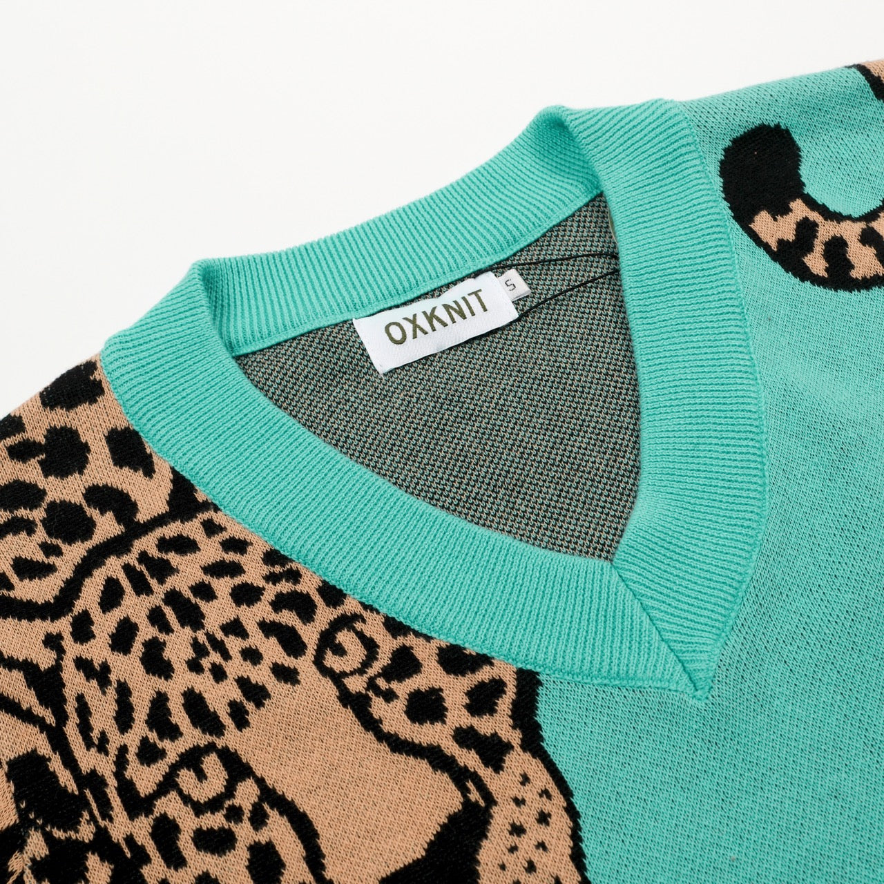 Women's Green V-Neck Leopard Print Knit T-Shirt – OXKnit