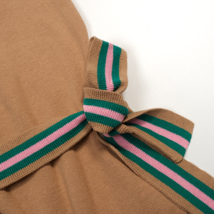 Kaki damesvest met retro-zomerse kokospalm en geborduurd lint in de taille