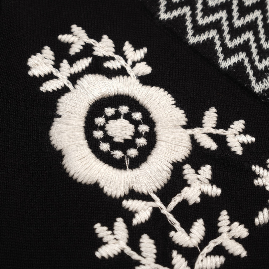 Damen Schwarzes Retro T-Shirt mit Blumenstickerei – Kurze Länge