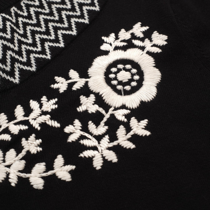 Damen Schwarzes Retro T-Shirt mit Blumenstickerei – Kurze Länge