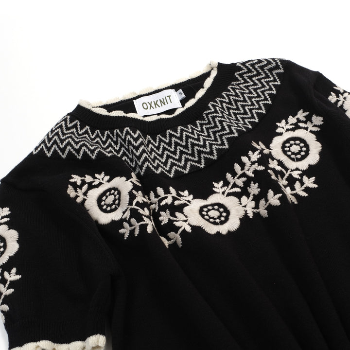 Damen Schwarzes Retro T-Shirt mit Blumenstickerei – Kurze Länge