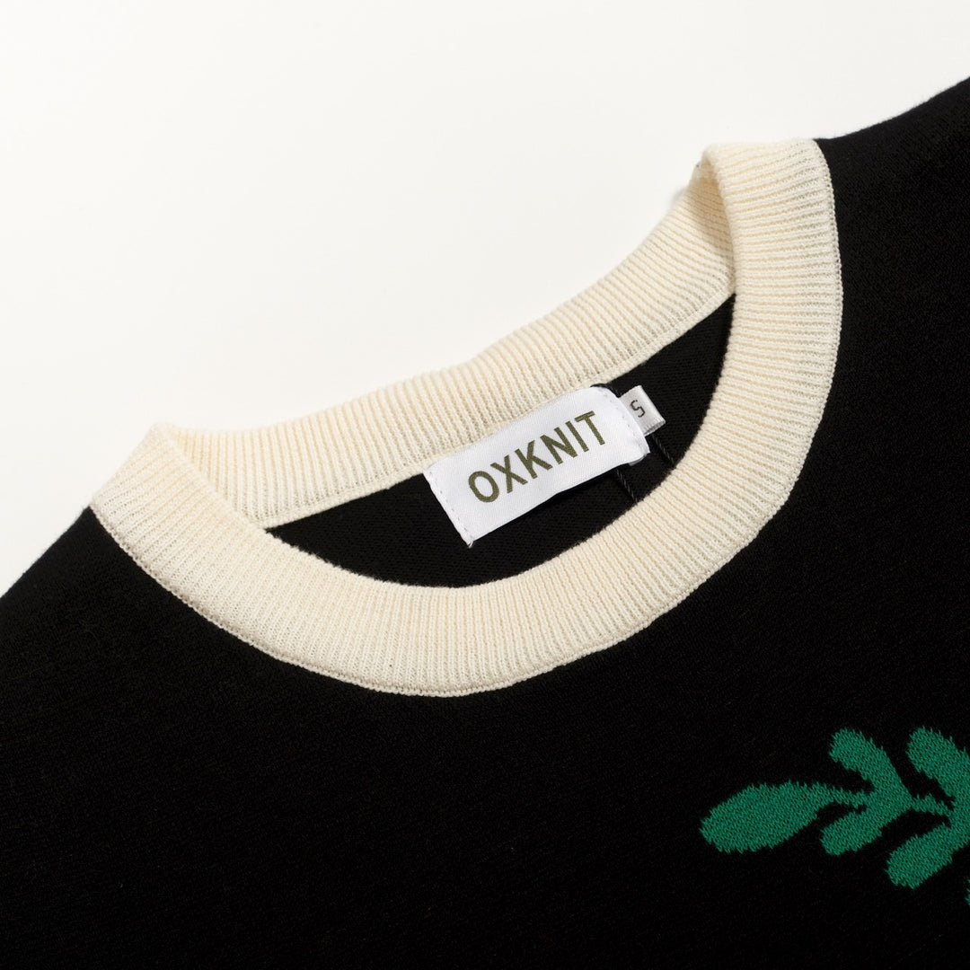 Camiseta de punto negra retro con estampado folk y cuello redondo para mujer