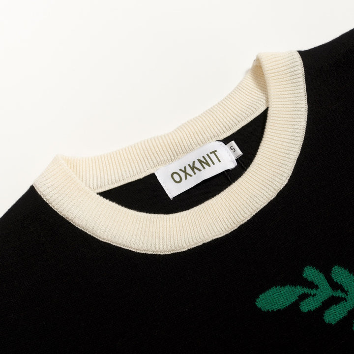 Camiseta de punto negra retro con estampado folk y cuello redondo para mujer