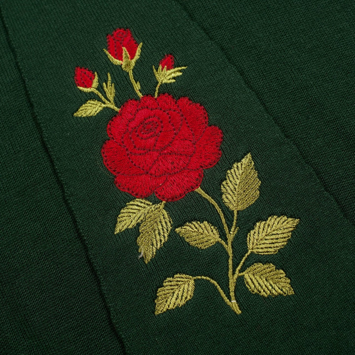 T-shirt en maille vert foncé pour femme avec rose romantique brodée et col à nouer