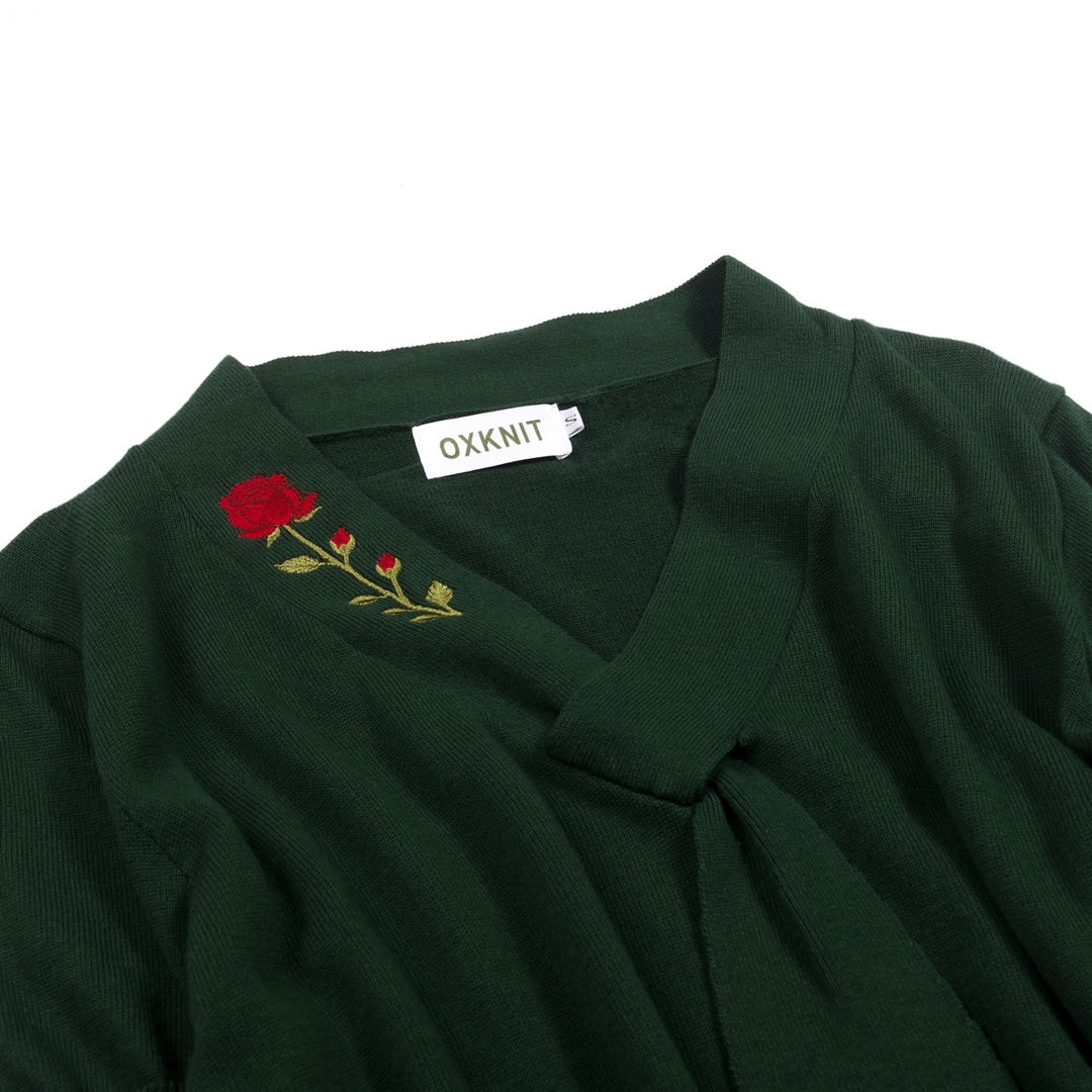 T-shirt en maille vert foncé pour femme avec rose romantique brodée et col à nouer