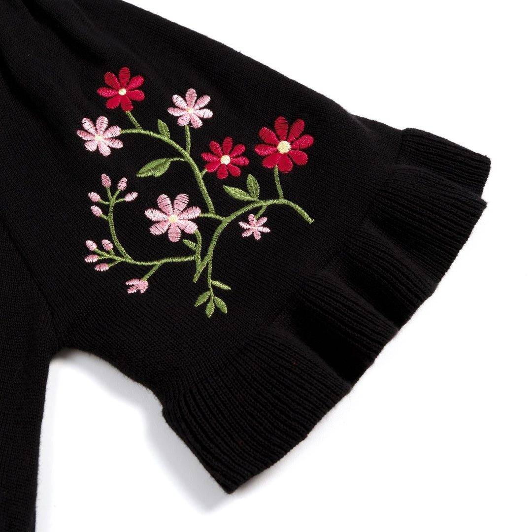 Svart blomsterbrodert strikkekjole med lommer og korte ermer for dame