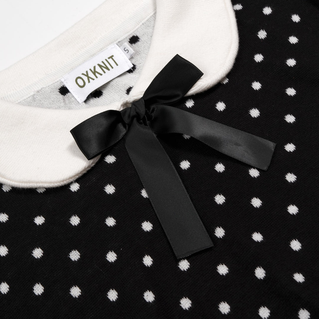 Schwarzes und weißes Damenkleid mit Polka Dots, Peter-Pan-Kragen, Taschen und kurzen Ärmeln aus Strick