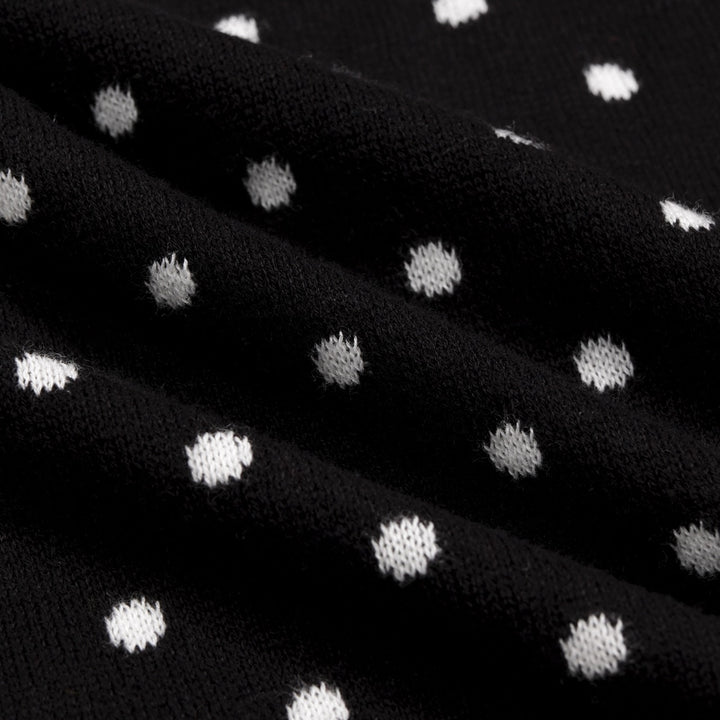 Schwarzes und weißes Damenkleid mit Polka Dots, Peter-Pan-Kragen, Taschen und kurzen Ärmeln aus Strick
