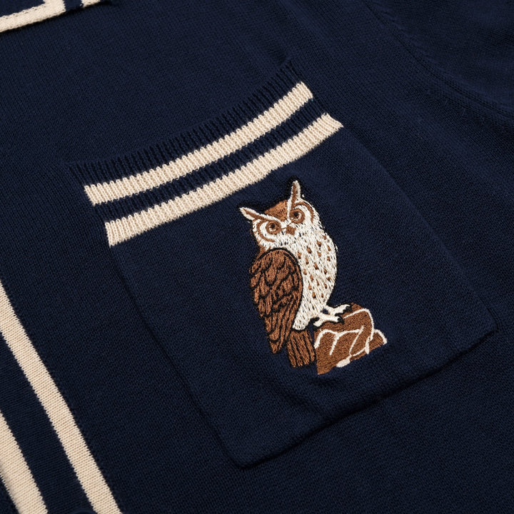 Cardigan tricoté vintage bleu foncé pour homme avec broderie hibou