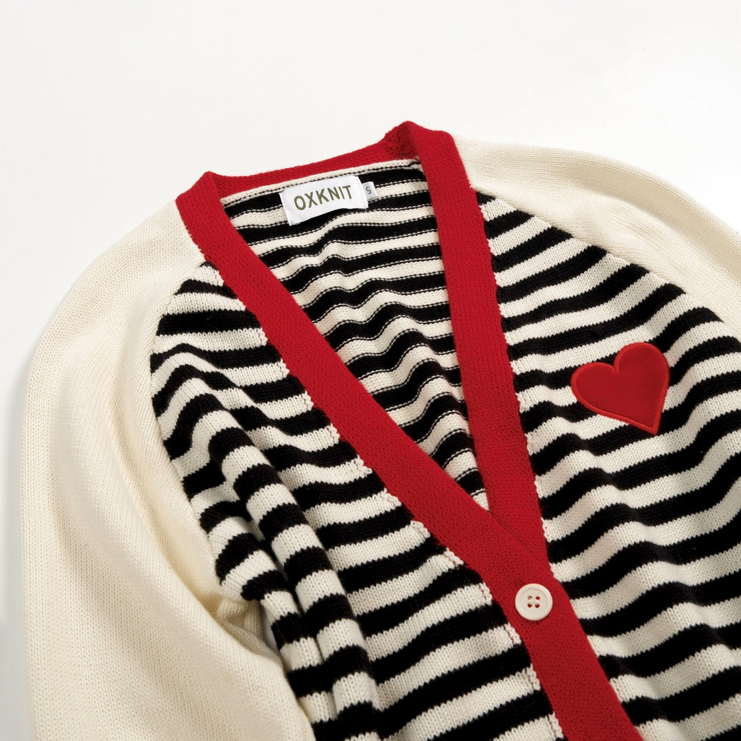 Cardigan de Malha Bege com Risca e Coração Bordado para Mulher