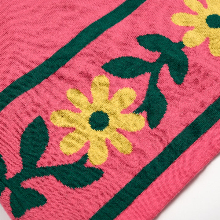 Kvindernes Hot Pink 60'er Mod Daisy Jacquard Strikket Kjole med Slips