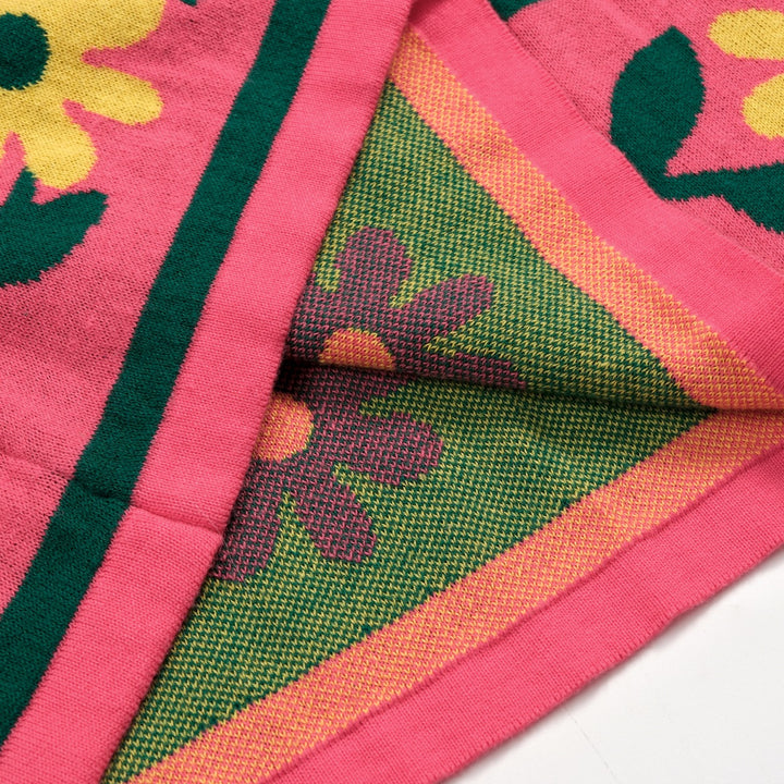 Kvindernes Hot Pink 60'er Mod Daisy Jacquard Strikket Kjole med Slips