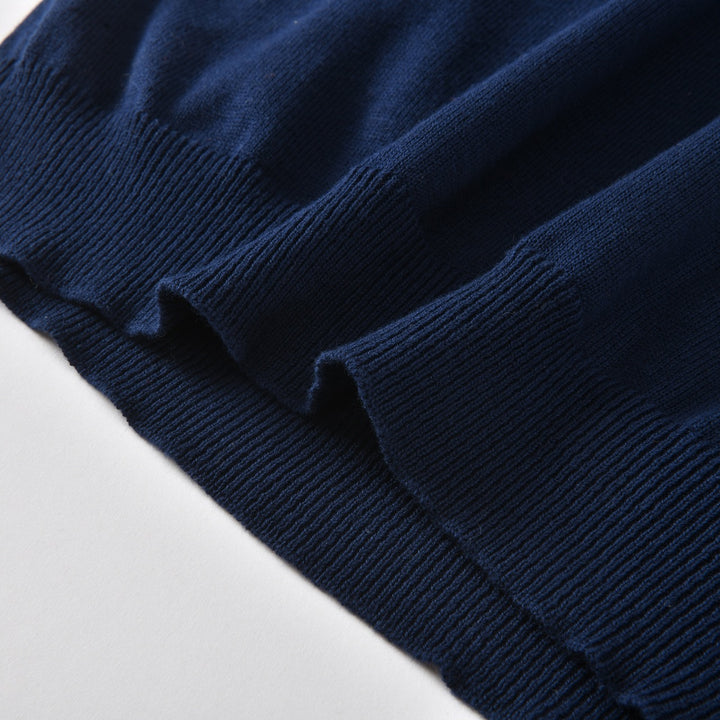 Suéter clásico de punto trenzado azul marino con cuello chal para mujer