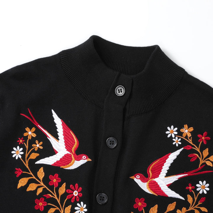 Damen Vintage Strickjacke mit Schwalben- und Blumenstickerei
