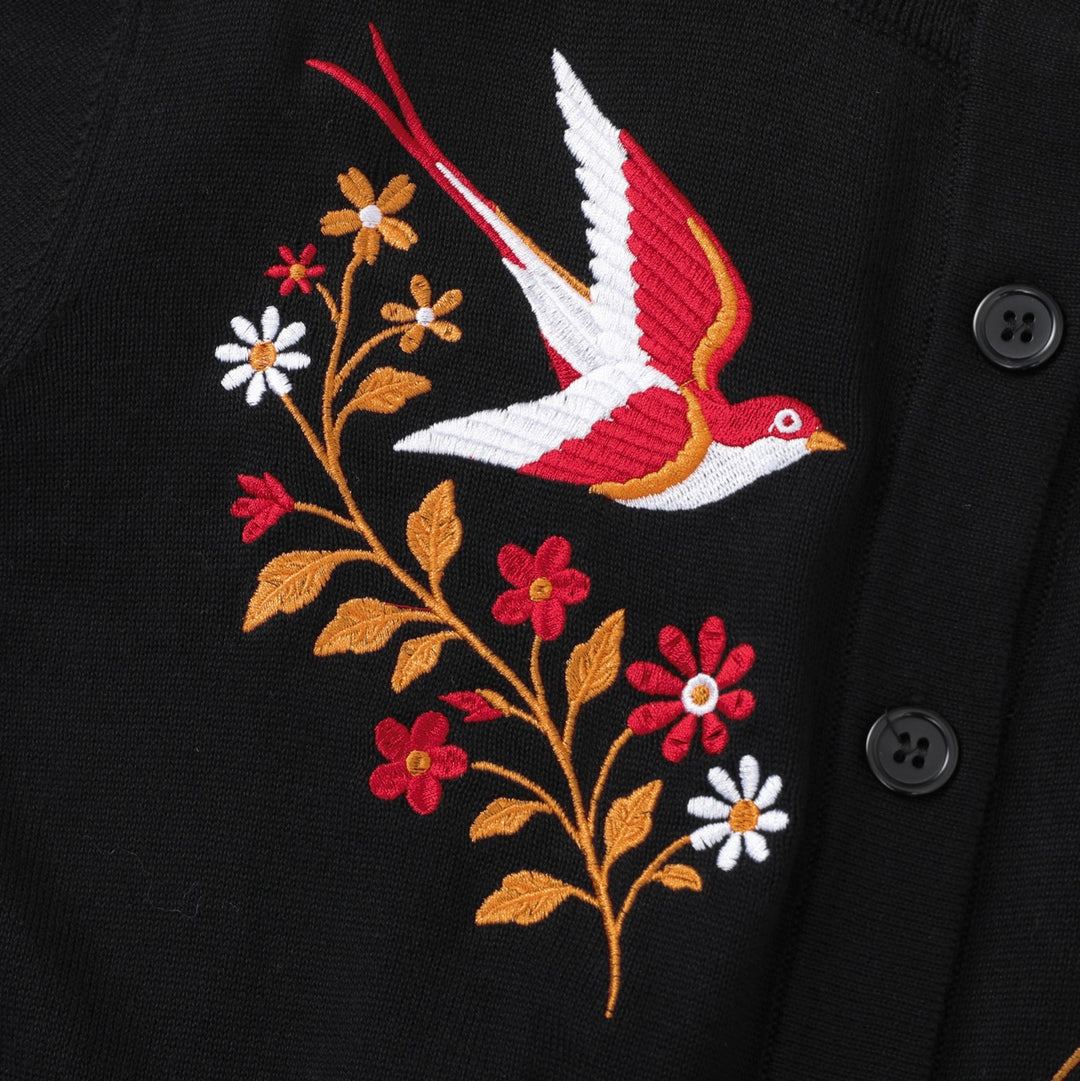 Damen Vintage Strickjacke mit Schwalben- und Blumenstickerei
