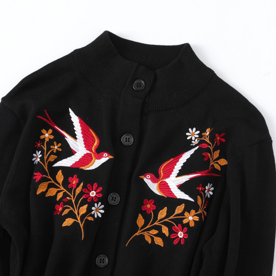 Damen Vintage Strickjacke mit Schwalben- und Blumenstickerei