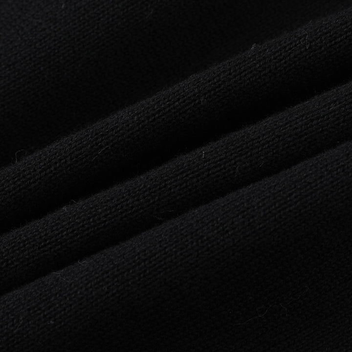Damtröja i svart med polokrage, broderad mal och utsvängda ärmar